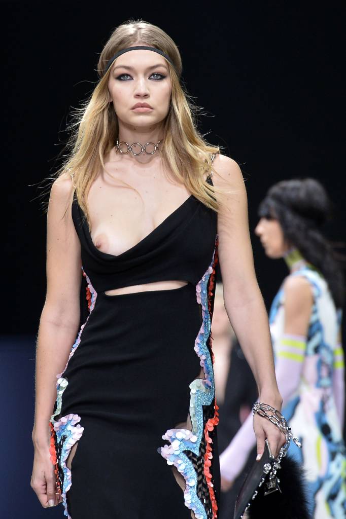 Oops Gigi Hadid Tit Slip In Versace Show Uncensored