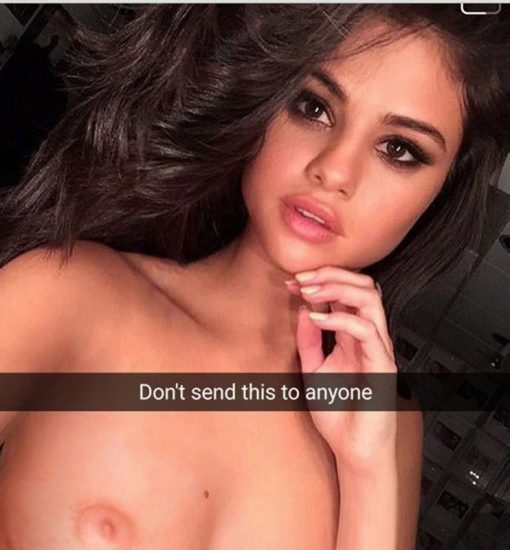 Gomez naked selena boobs Selena Gomez