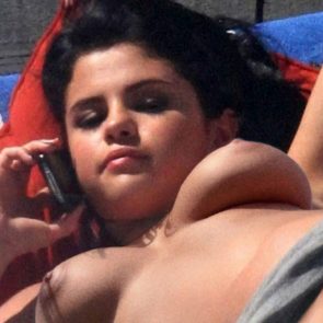  Marie nackt Gomez Selena Gomez
