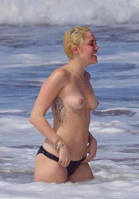 Hot Miley Cyrus Topless At The Beach Showing Full Tits