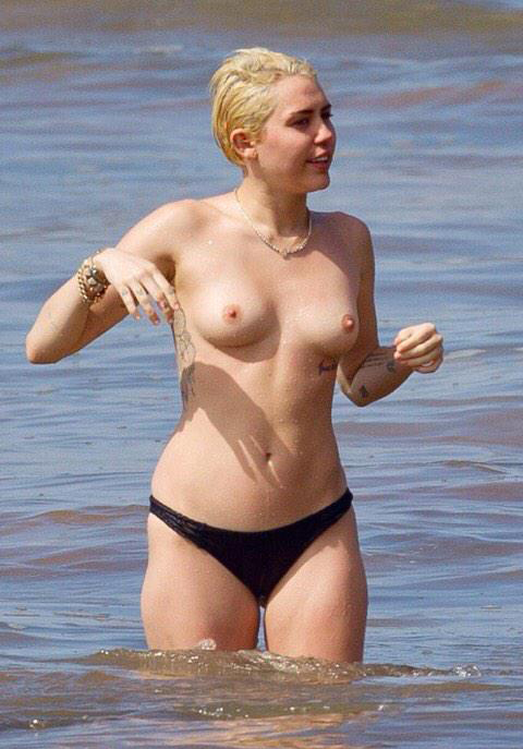 The Fappening Miley Cyrus On Beach Thefappening Pm Celebrity Photo