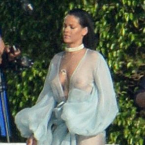 Rihanna naked boobs