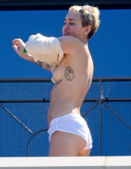 Miley Cyrus Boobs Porn - HOT! Miley Cyrus Naked Boobs While Putting Shirt On | SEXY!