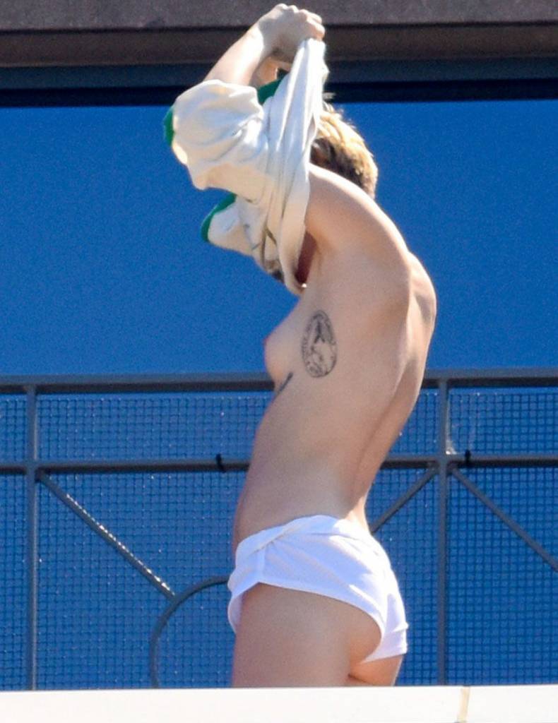 boobs shows Miley cyrus Adult Pictures Where is my pee hole