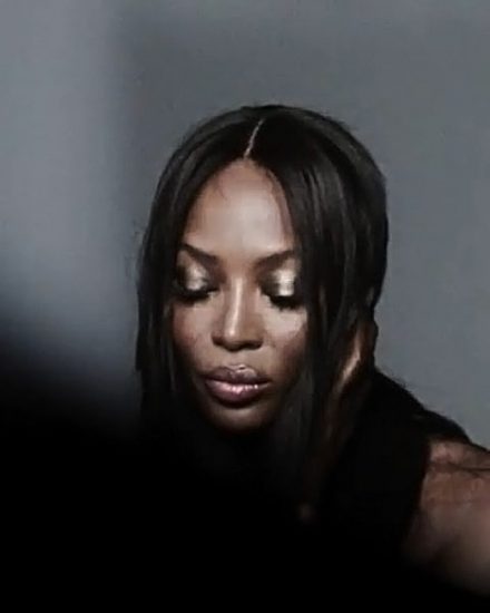 Naomi Campbell NUDE Pics & Topless Sexy Images Collection 19