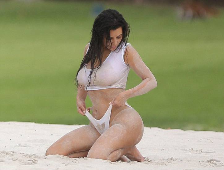Kim Kardashian Naked Beach - Kim Kardashian Boobs In Wet T-Shirt - [ 9 NEW PICS ]