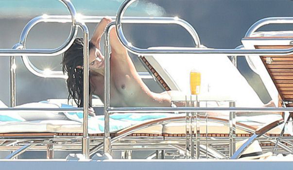 Sara Sampaio Topless On Yacht [ 7 New Pics ]