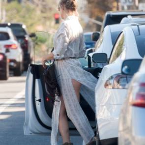 Kate Hudson in swaying dress