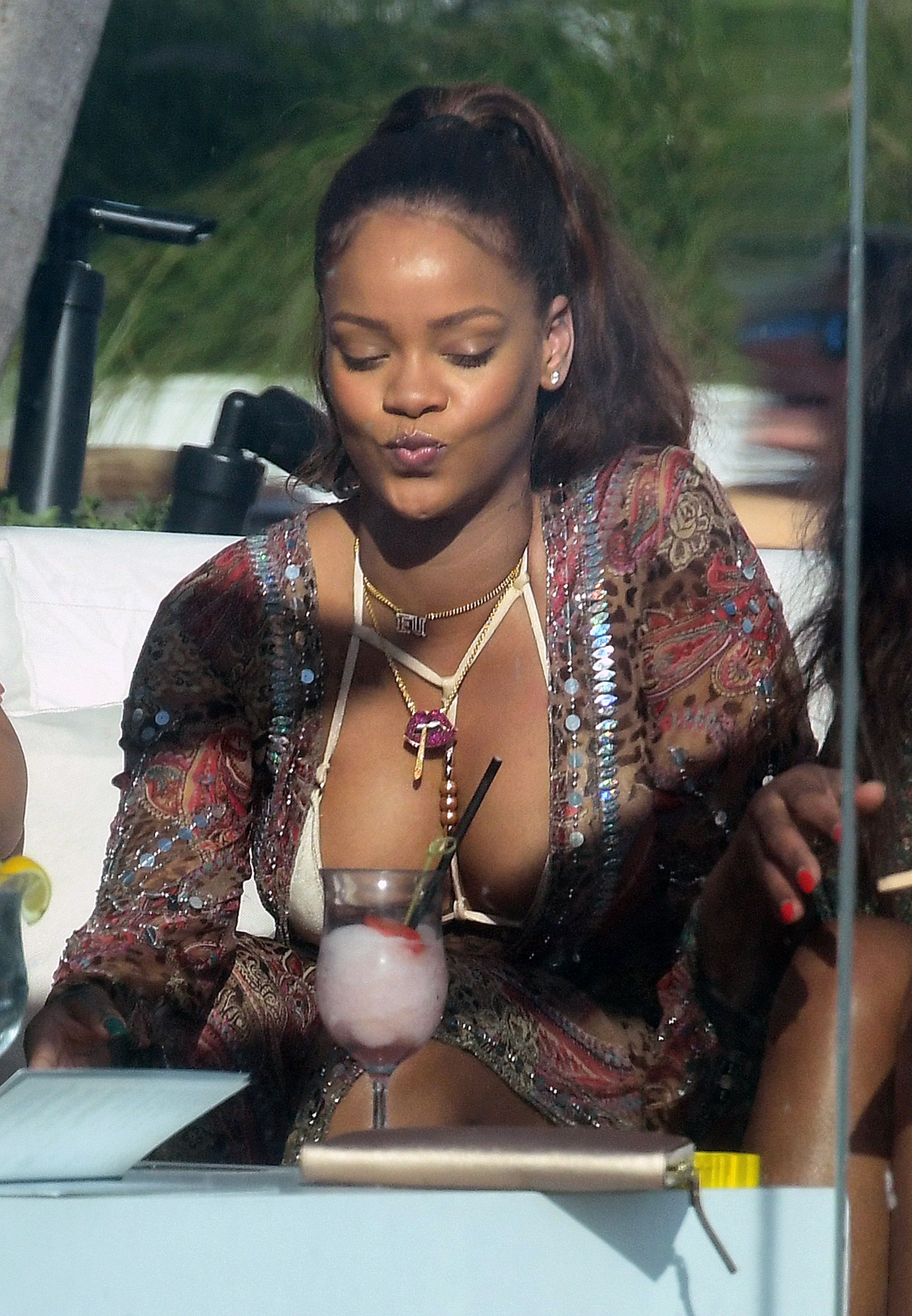 Rihanna Nude Pics Scandal 45
