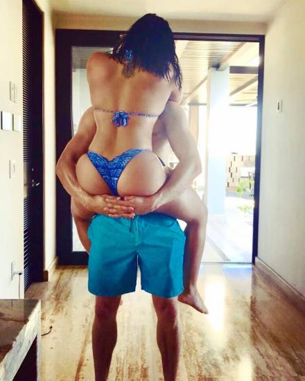 Ariel Winter leaked pic with man