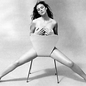 Monica Bellucci sexy legs spread