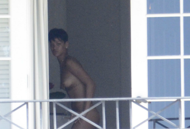 Wow Rihanna Nude Leaked Pics From Icloud Hot And Sexy