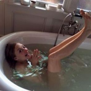Amanda Seyfried naked in bath