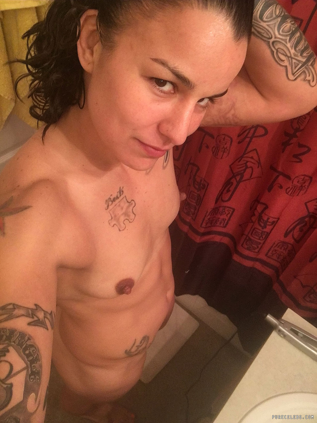 Raquel Pennington nude leaked pics.