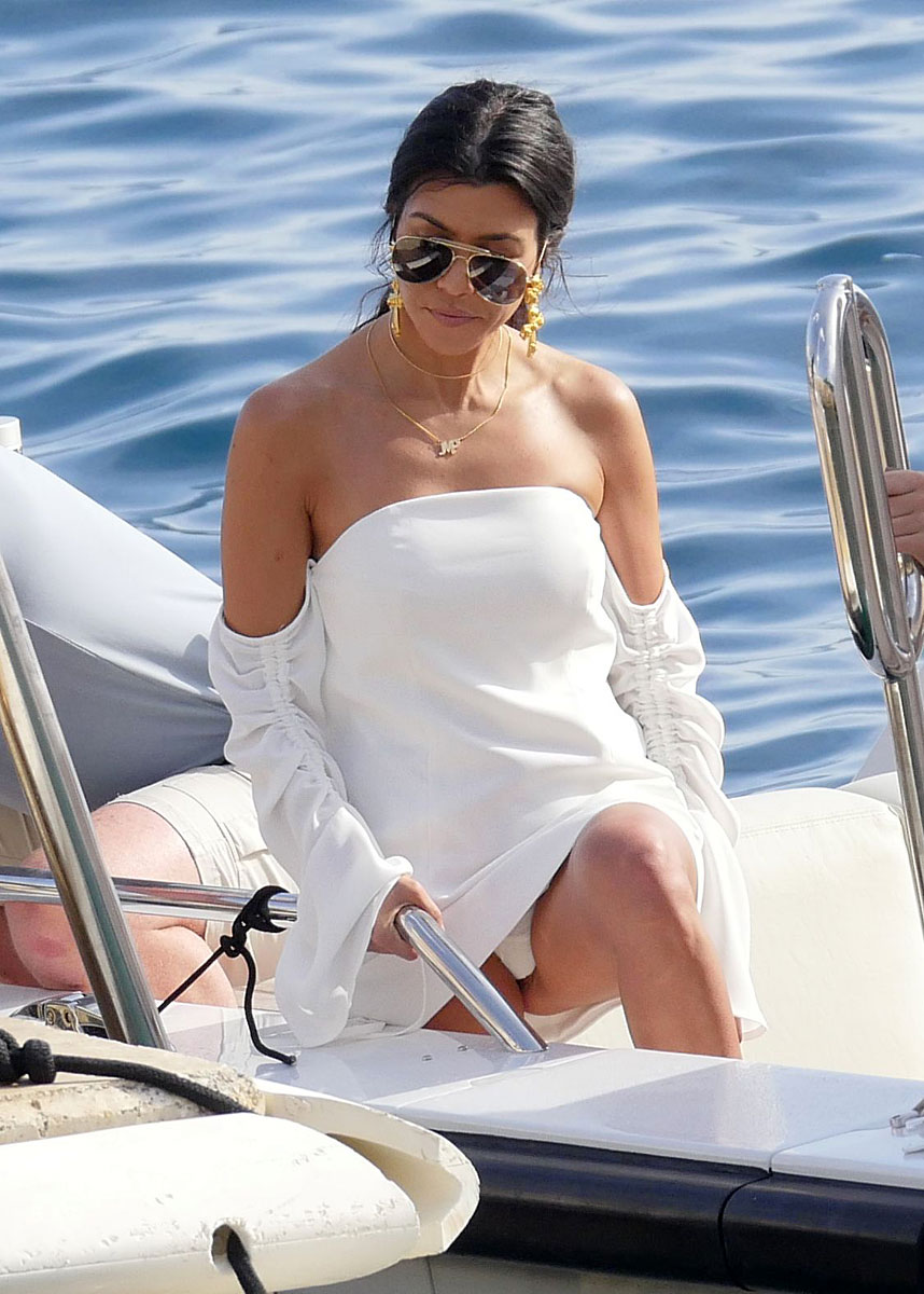 Kourtney Kardashian Panties Upskirt In Public Scandal Planet