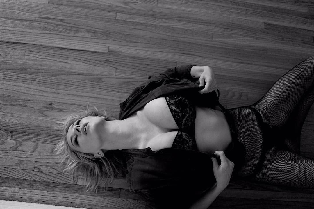 Caroline Vreeland topless pics.