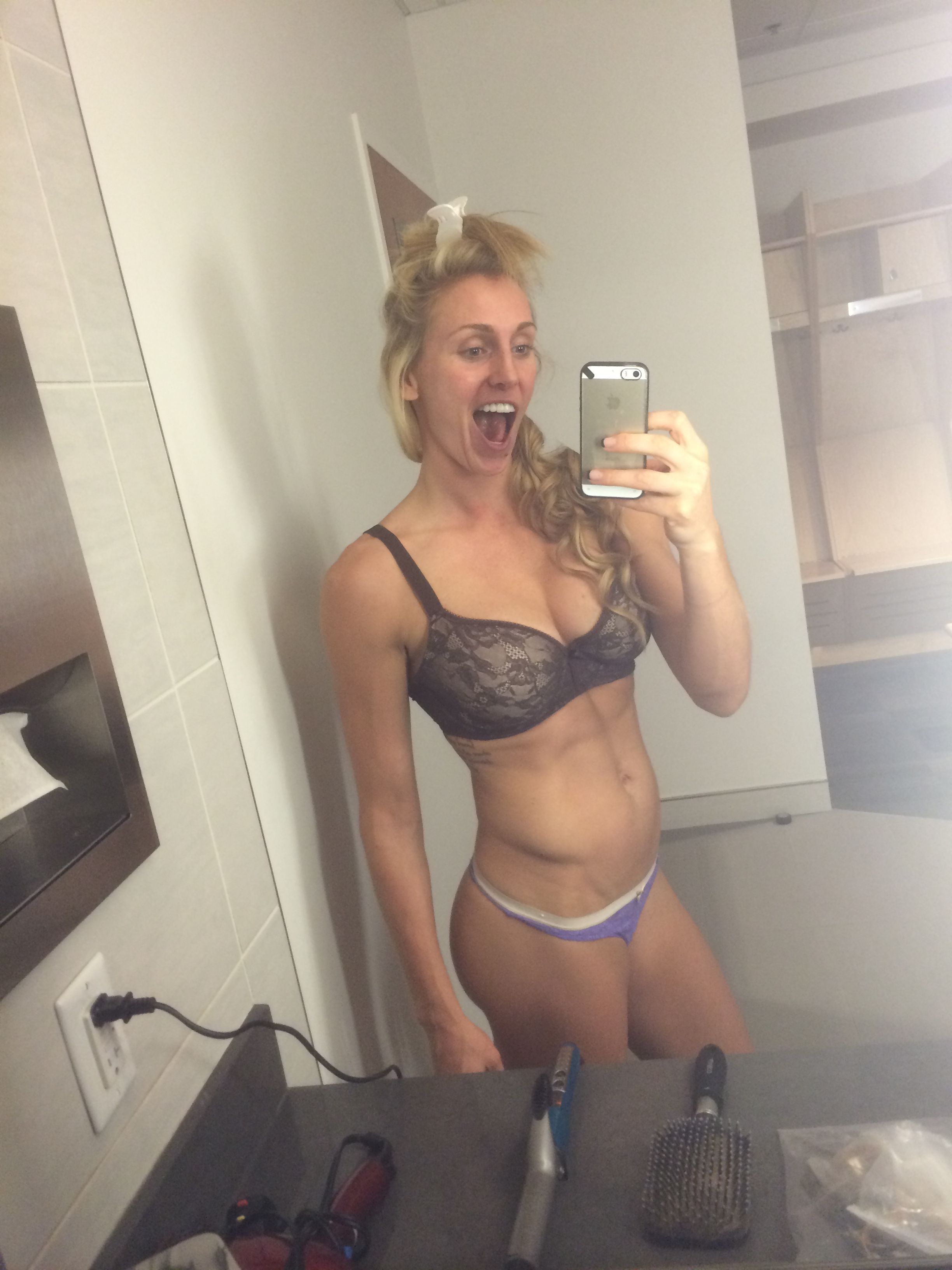 Charlotte Flair nude leaked pics.