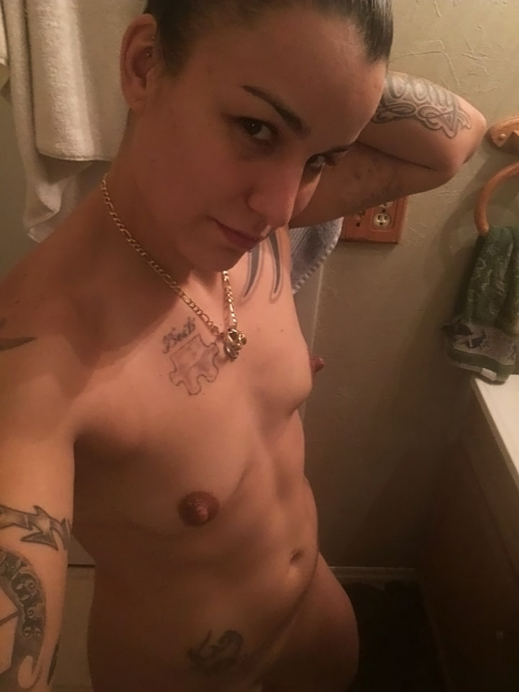 Raquel Pennington nude leaked pics.