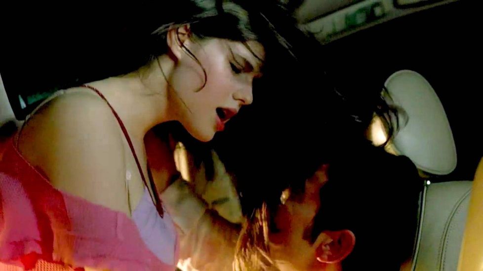 Alexandra Daddario NUDE Pics and Topless Sex Scenes 38