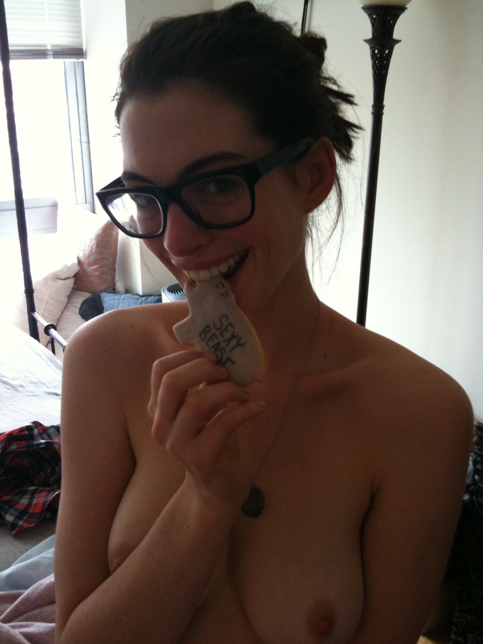 Anne hathaway naked pics