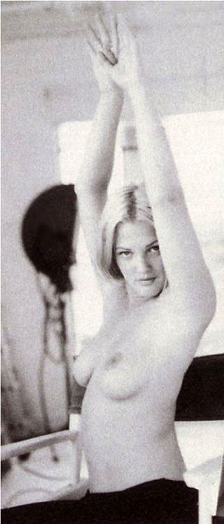 Pics naked drew barrymore Drew Barrymore