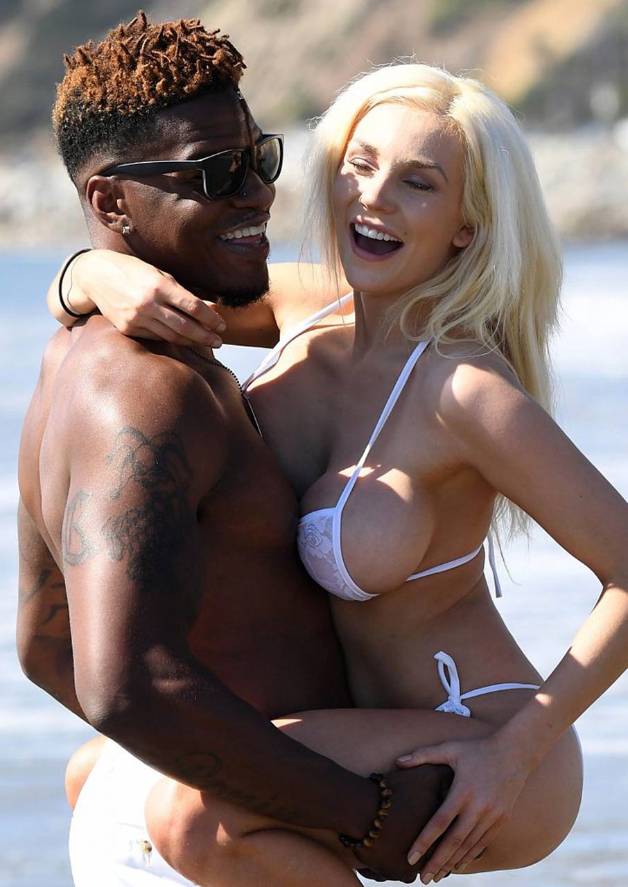 Courtney Stodden Exposing Her Plastic Tits In Tiny Bikini