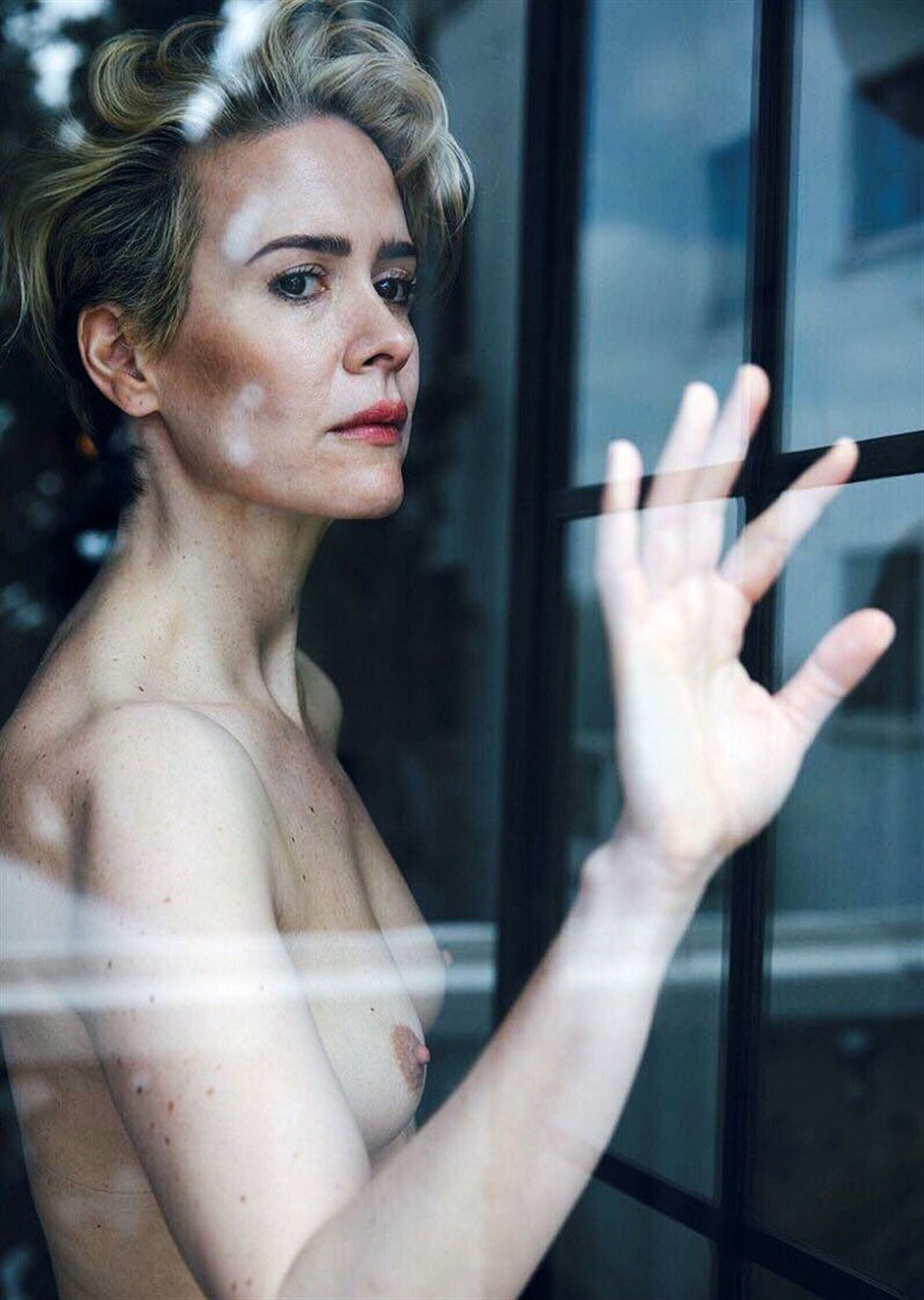 Sarah Paulson Nude Flashes Her Lesbian Tits! 