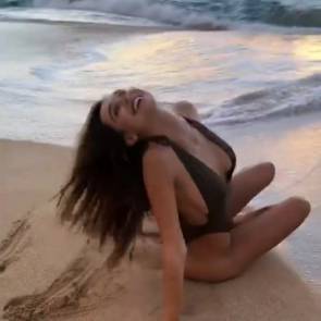 Alexis Ren Nude LEAKED Pics and SnapChat Private Porn 17