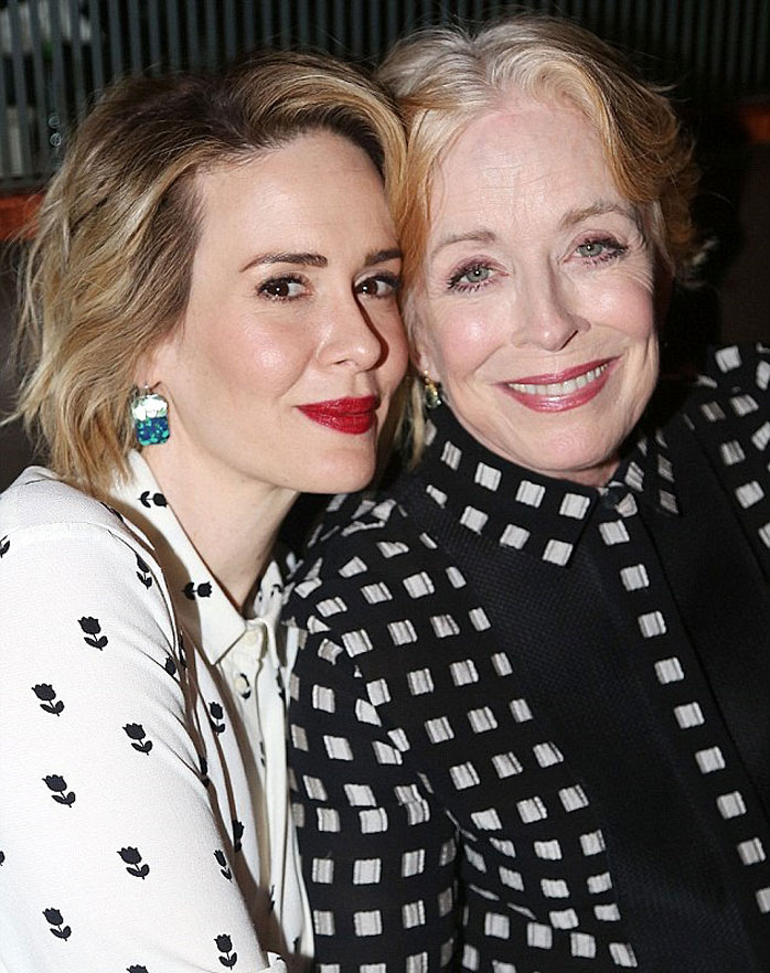 698px x 882px - Sarah Paulson Nude Flashes Her Lesbian Tits! - Scandal Planet