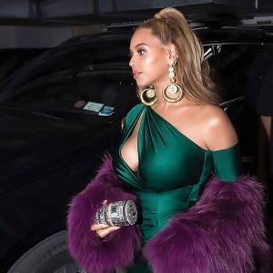 Beyoncé Hottest Photos | Sexy Near-Nude Pictures, GIFs