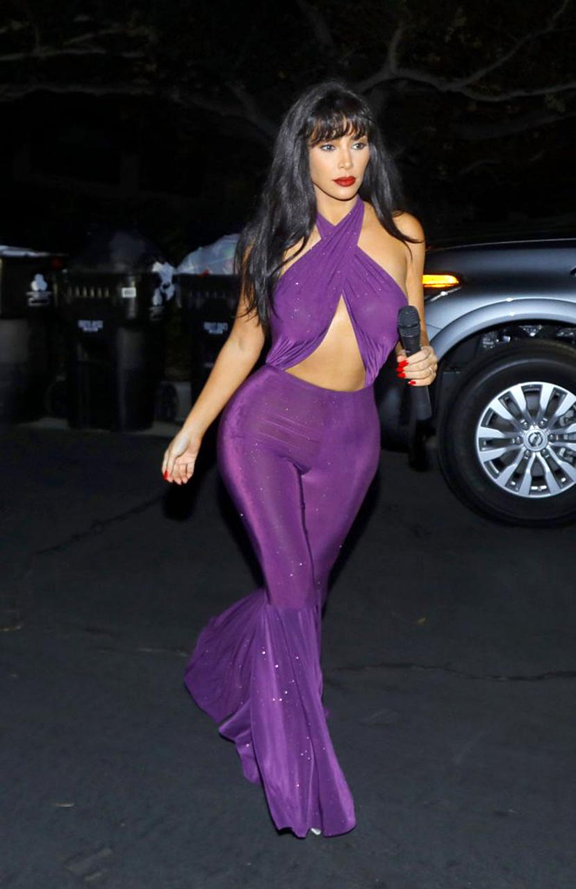 Kim Kardashian Flashes Her Huge Booty For Halloween