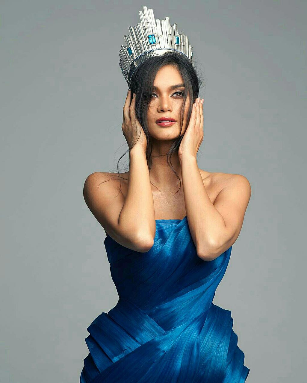 Miss Universe Pia Wurtzbach Almost Nude Shows Her Body In Bikini