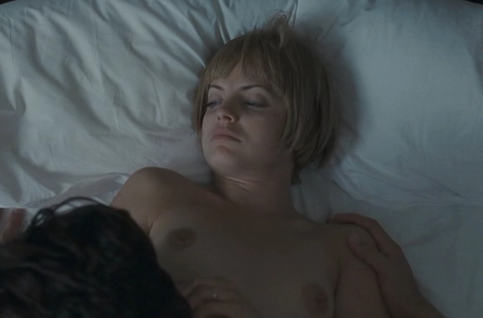 Mena suvari topless