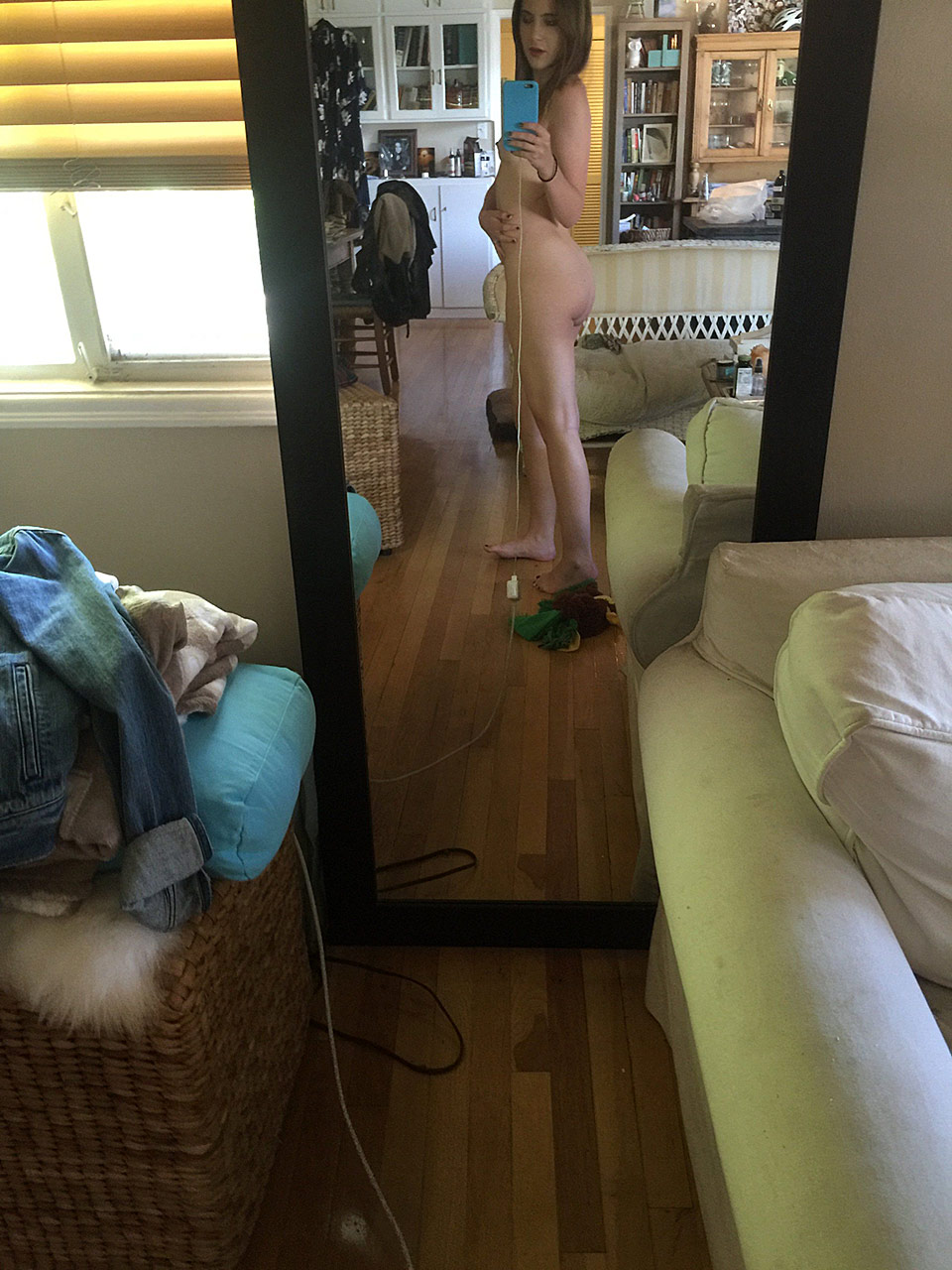 Alexa Nikolas nude leaked pics.
