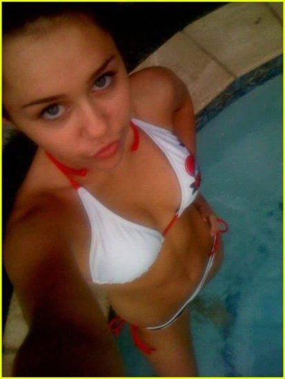 Miley Cyrus Nude Leaked Pics and Real PORN [2020 UPDATE] 26