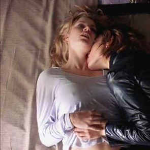 Amy Adams & Lauren German Hot Lesbian Scene In 'Standing ...