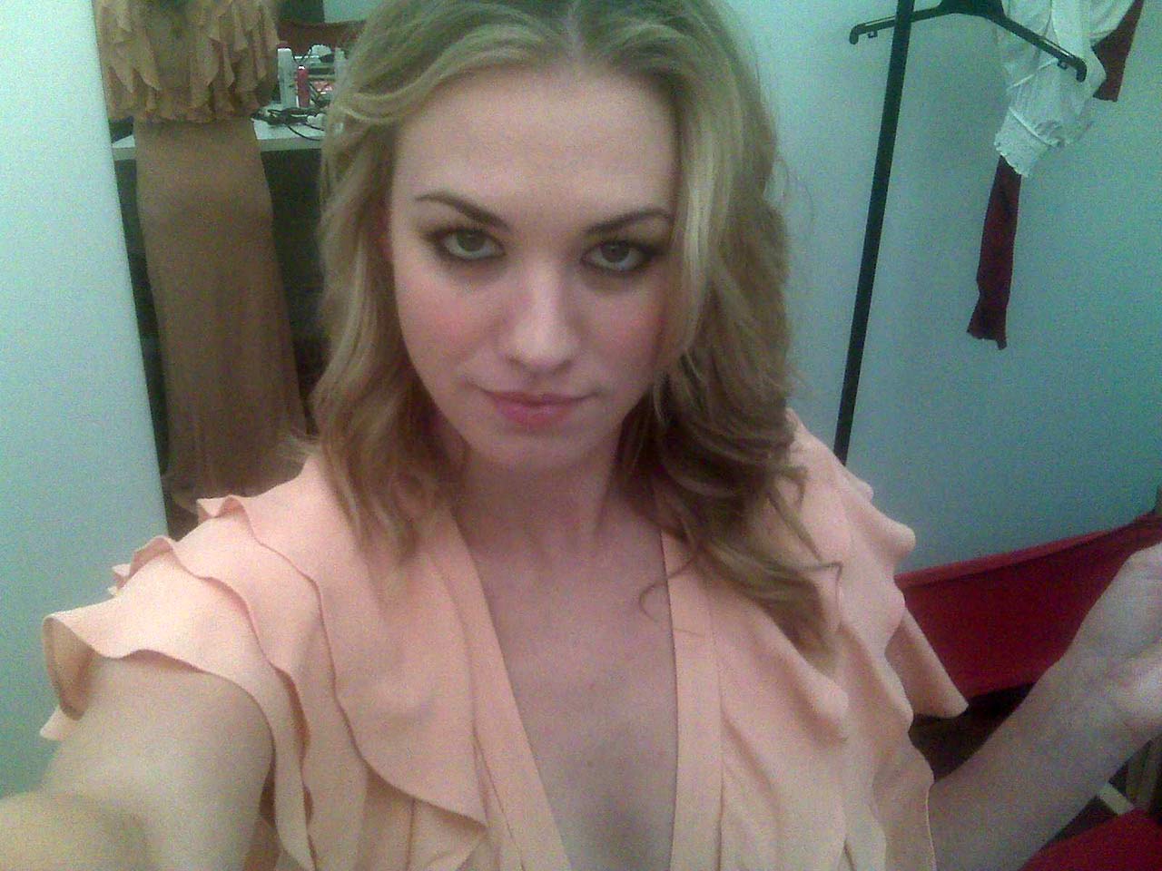 strahovski nude yavonne