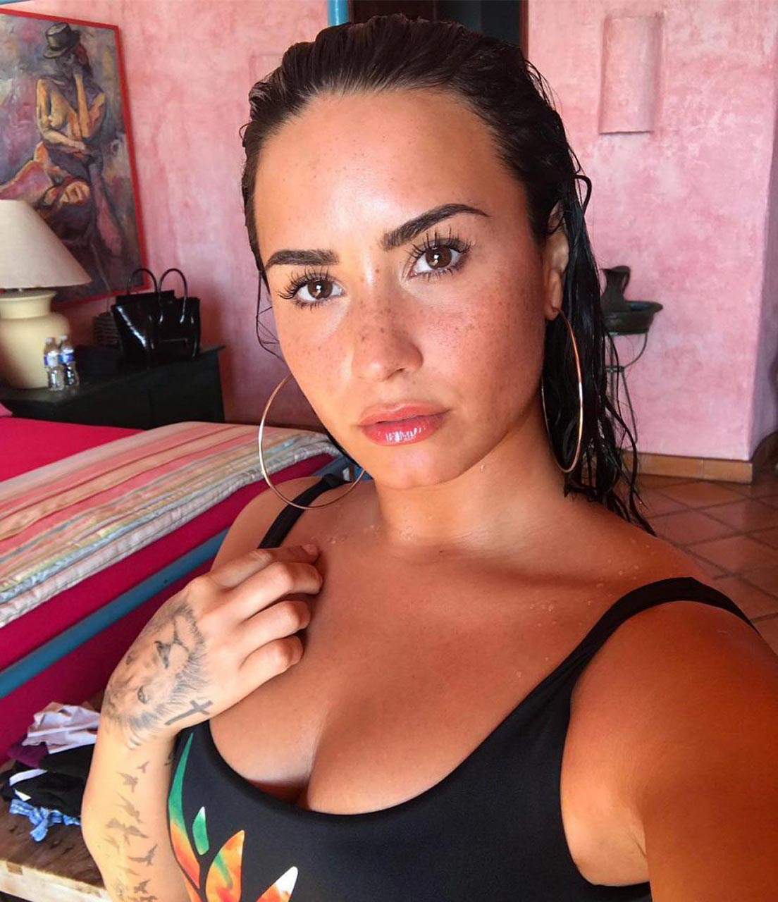 Sexy Demi Lovato Showed Deep Cleavage In Bikini — Private