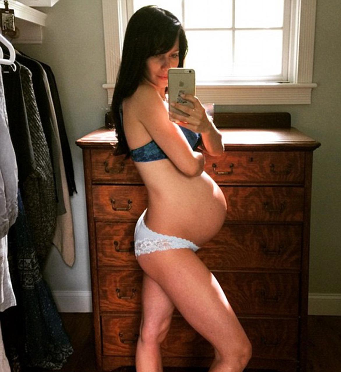 Nude Pregnant Breastfeeding - Hilaria Baldwin Thomas Nude Pantyless Selfie â€” Pregnant Pics ...