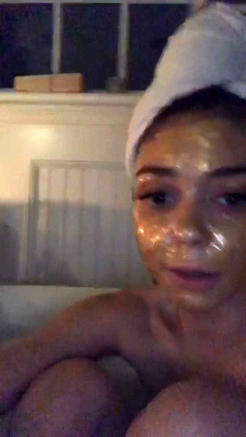 Sarah Hyland New Leaked Nude And Topless Photos In Bathtub Scandal Planet