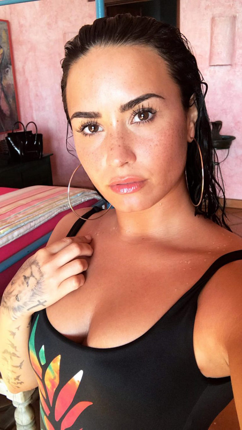 Sexy Demi Lovato Showed Deep Cleavage In Bikini — Private Photos Scandal Planet
