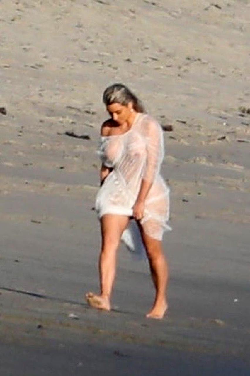 Kim Kardashian Naked Beach - Kim Kardashian Topless Private Pics & Paparazzi See Through ...