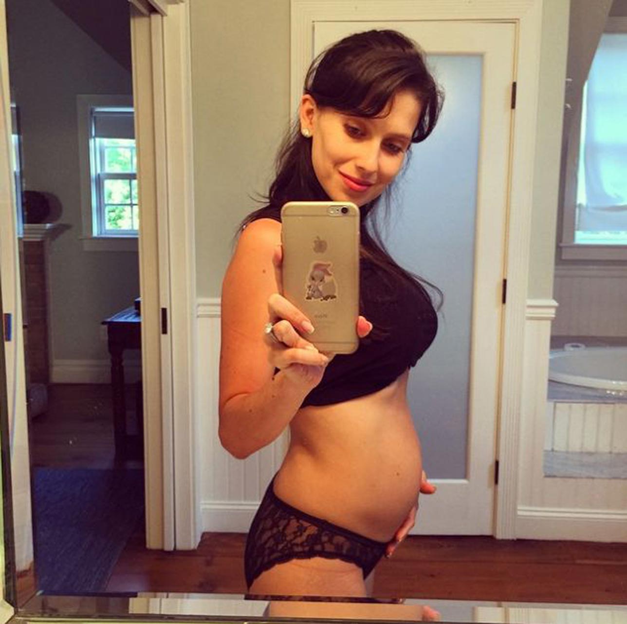 Hilaria Baldwin Thomas Nude Pantyless Selfie - Pregnant Pics With Children ...