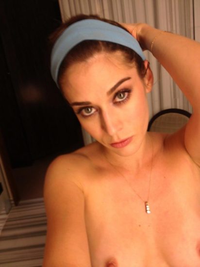 Lizzy Caplan nude leaked selfie