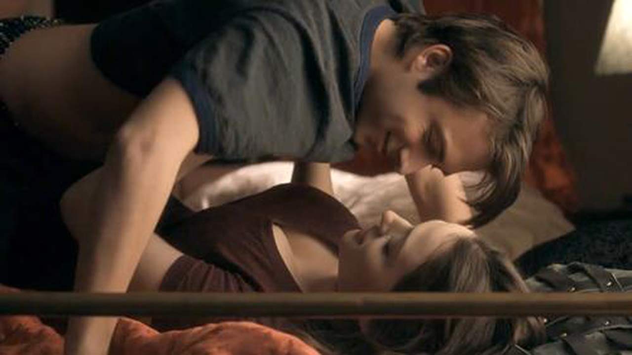 Kat Dennings Sexy Kissing Scene From Daydream Nation Movie Scandal Planet