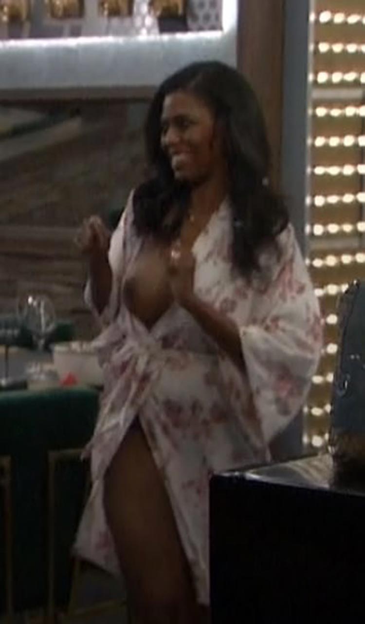 Omarosa Manigault Tit Slip In Celebrity Big Brother Sc