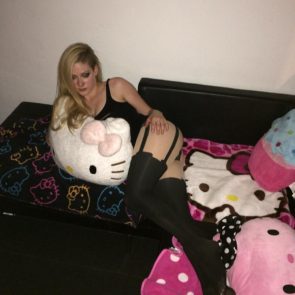 Avril Lavigne Nude in Leaked Porn and Private Pics 109