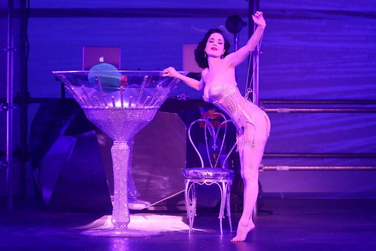 Burlesque Goddess Dita Von Teese Nude Topless And Sexy