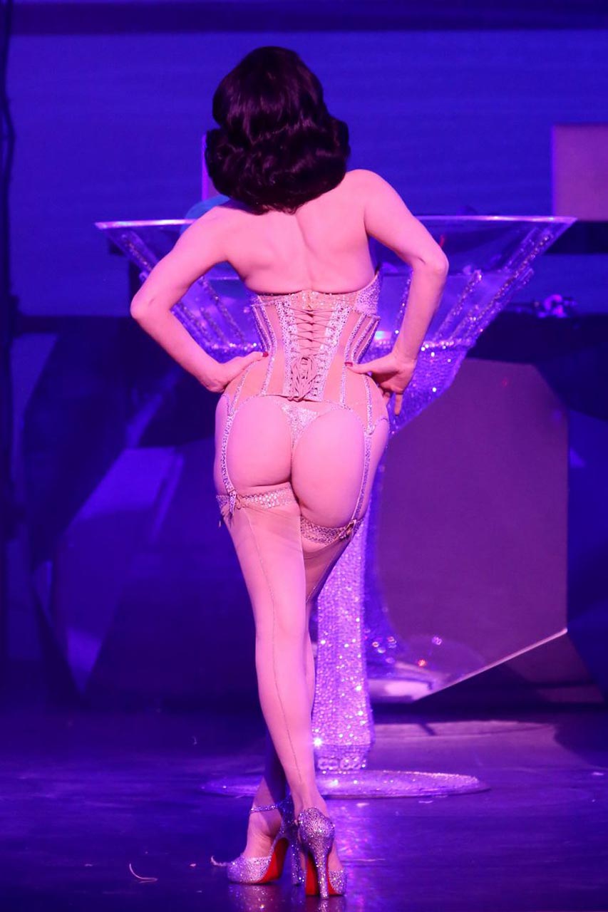 Burlesque Goddess Dita Von Teese Nude Topless And Sexy Pics Scandal 