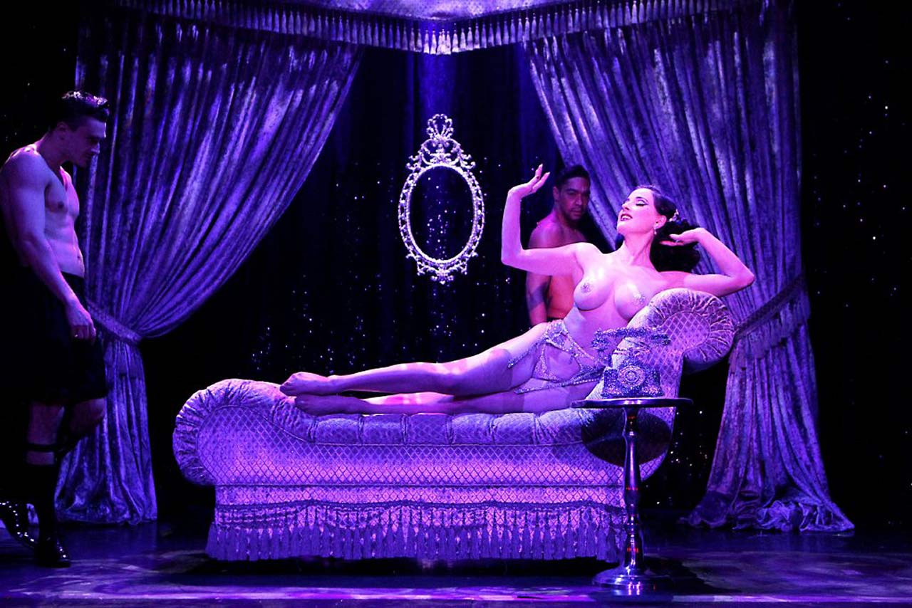 Burlesque Goddess Dita Von Teese Nude Topless And Sexy Pics Scandal